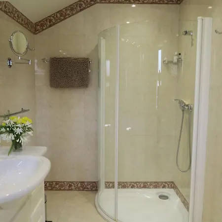 In The Center Of With Private Pool *